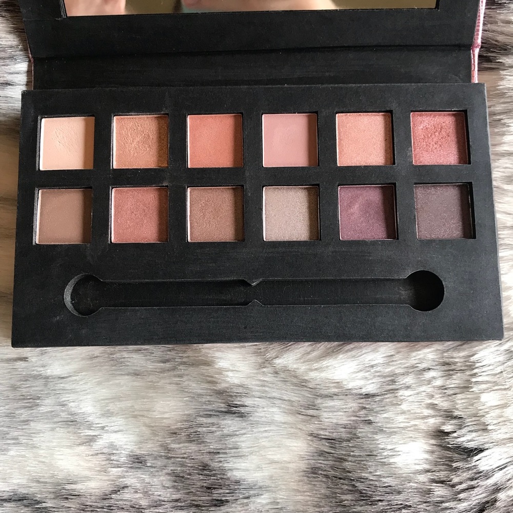 Elle Eyeshadow Palette - BLUSH NUDES💗
